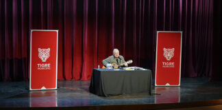 Tigre: En el Teatro Pepe Soriano, Luis María Pescetti presentó su libro Botiquín Emocional y brindó una charla para docentes y bibliotecarios del Municipio