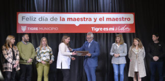 Tigre: Se homenajeó a docentes en un emotivo acto