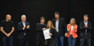 Kicillof encabezó la entrega de 369 escrituras y la firma de un convenio para construir 100 viviendas en Olavarría