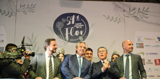 Escobar: Alberto Fernández, Ariel Sujarchuk y Beto Ramil recorrieron la 59° Fiesta Nacional de la Flor y luego vieron la película “Argentina, 1985” junto a 400 estudiantes del distrito