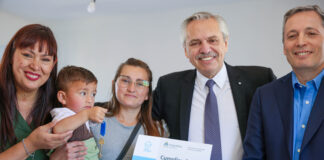 El Presidente entregó viviendas en el barrio Montecarlo de Esteban Echeverría