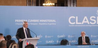 “Tenemos que trabajar juntos y ser inflexibles contra el crimen organizado”, dijo el Presidente