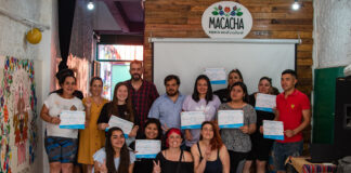 Vicente López: Alvaro Llambi y Joaquín Noya entregaron certificados de formación en comunicación