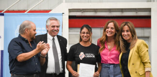 El Presidente participó de la entrega de máquinas y herramientas a emprendedoras y emprendedores de la economía social
