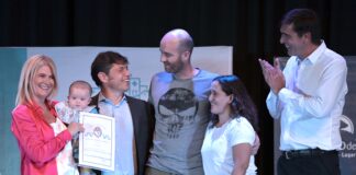 Kicillof encabezó la entrega de 308 títulos de propiedad en Tandil