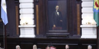 Kicillof: “Quiero invitarlos a seguir avanzando derecho al futuro”