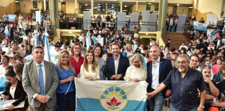 Escobar: Se entregó la bandera del distrito a 169 escuelas públicas y privadas