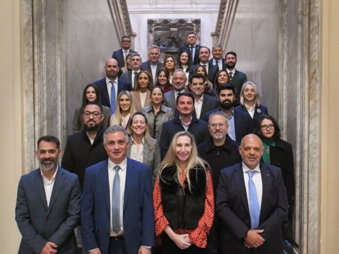 Karina Milei y Sebastián Pareja reunidos con legisladores de La Libertad Avanza de PBA