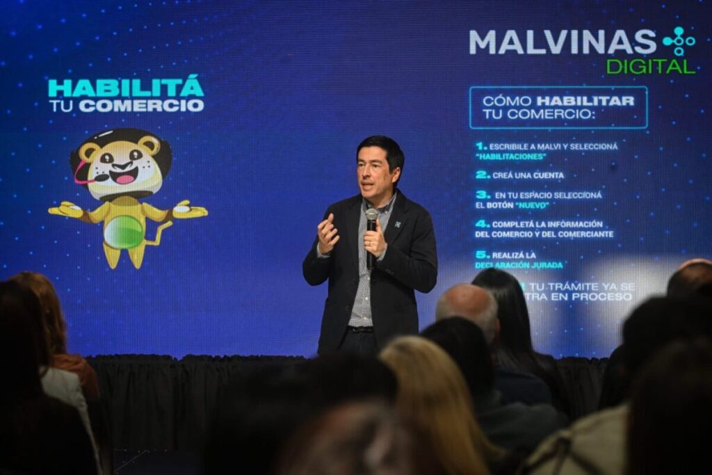Leo Nardini durante la presentación de las nuevas herramientas digitales de Malvinas.