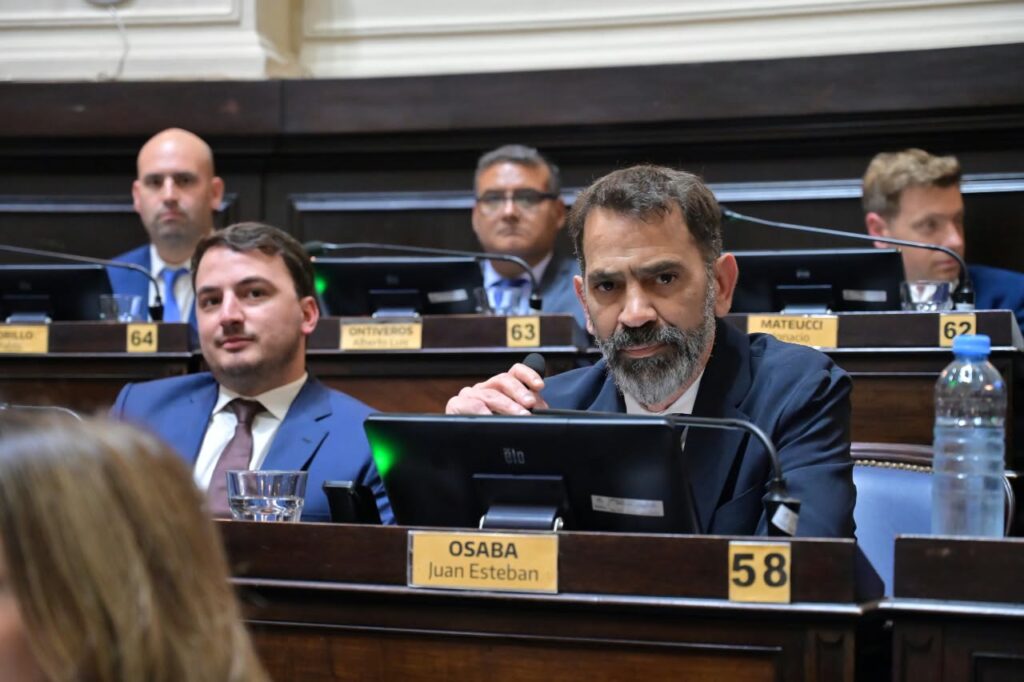 Juanes Osaba y Agustín Romo, nuevas autoridades de La Libertad Avanza en la Cámara de Diputados bonaerense.