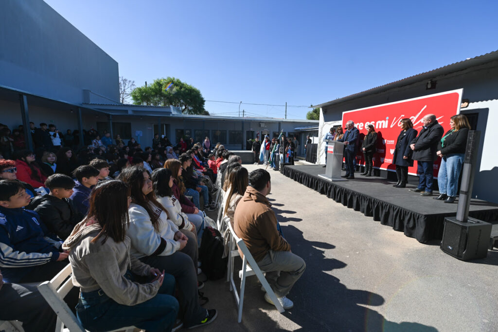 Julio Zamora inaugura obras en la Escuela Secundaria 21 de Benavídez