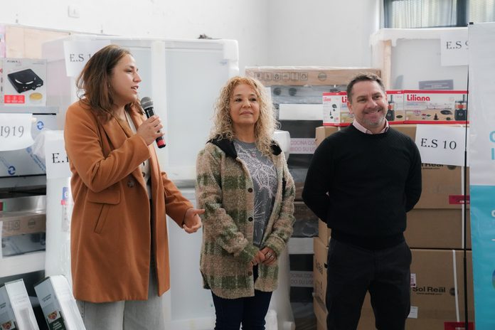 Entrega de insumos a escuelas (4)