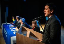 Leo Nardini confirmó su precandidatura a gobernador de la provincia de Buenos Aires El intendente de Malvinas Argentinas, Leo Nardini, durante un acto de gestión local.