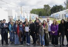 La Plata: Kicillof entregó 175 viviendas y afirmó que en PBA hay “otra forma de gobernar”
